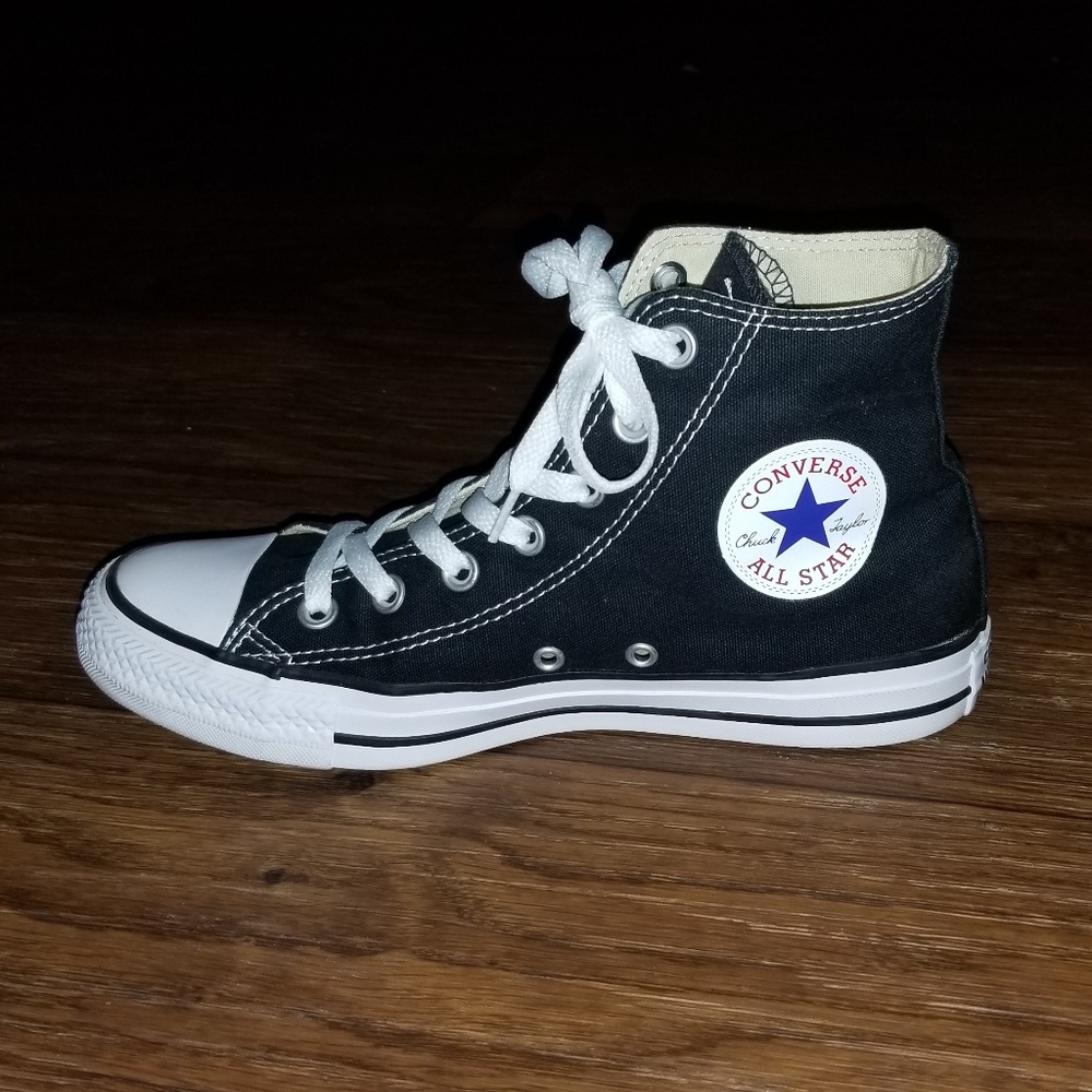 NWOT🎀 Converse high top sneakers (women's)